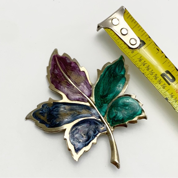 Vintage swirled enamel large maple leaf brooch pin - Picture 3 of 6